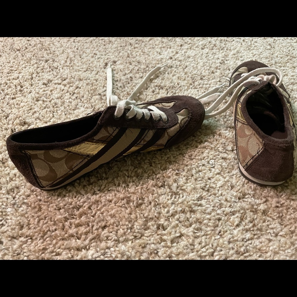 Coach Yolanda Sneakers - Picture 2 of 4
